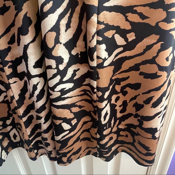 Elegant Animal Print Dress - Picture 4 of 13